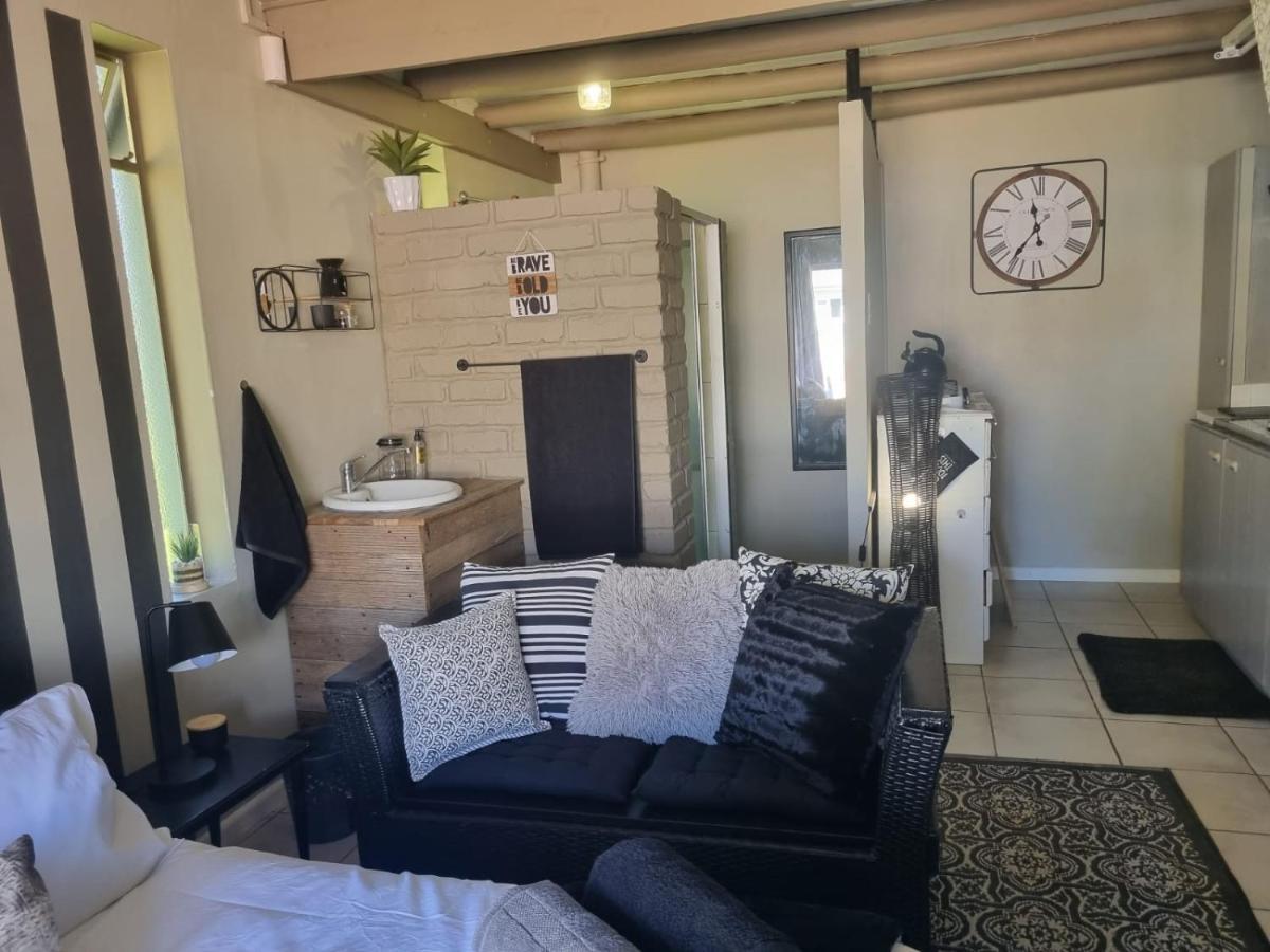 Angel 8 Airbnb Apartment 2 Робертсон Экстерьер фото